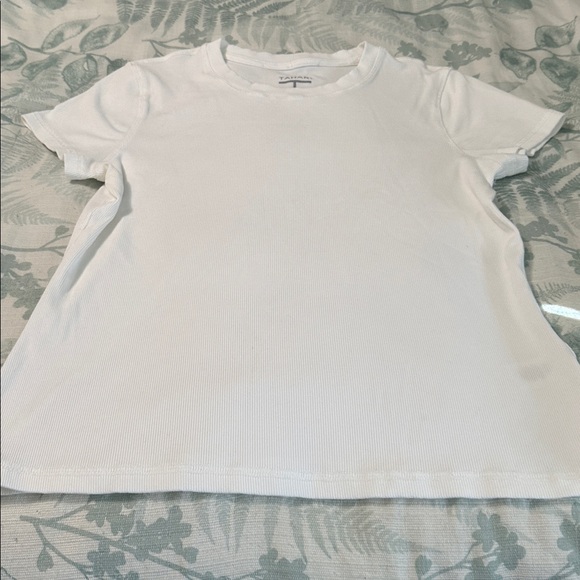 Tahari Soft White Short Sleeve Top - Picture 1 of 1